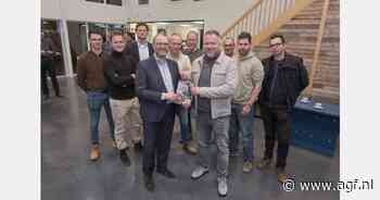 Boek van vijf jaar projecten Fruitpact overhandigd aan NFO-bestuurder Erik van Haarlem