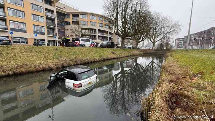 Omstanders redden bestuurder van te water geraakte brommobiel