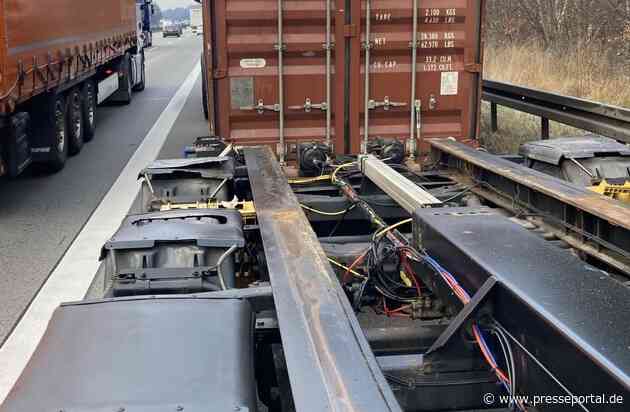 POL-OF: Jugendliche beschädigten Wahlplakat: Zeugensuche!; Verkehrsbeeinträchtigungen wegen Pannen-LKW: Überseecontainer auf Seitenstreifen; Vier Männer erbeuteten Bargeld und mehr