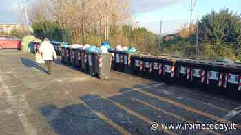 Colle degli Abeti, di nuovo al loro posto i cassonetti utilizzati come birilli per il bowling