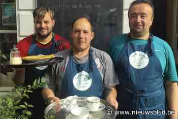 Dit koffiehuis deelt gratis pannenkoeken uit, om zo te vieren dat ze worden gebakken en opgediend door bijzondere mensen