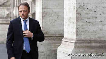 La scorta di Lollobrigida sventa uno scippo in strada a Roma. Bloccato un giovane