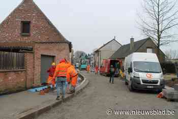 Regenweer nekt heraanleg Asperse doortocht amper: “Aannemer kan niet met zeven kranen tegelijkertijd werken”