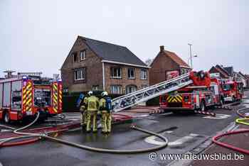 Dakwerker redt man uit woningbrand