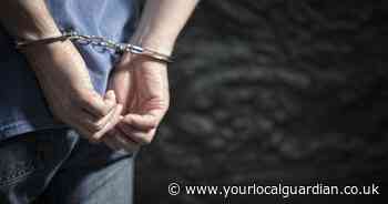 Man arrested after ‘large knife’ found in police chase in Croydon