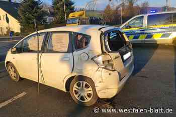 Unfall in Steinhagen: 40-Tonnen-Lkw prallt in Kleinwagen