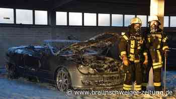 Feuer in Wolfenbüttel - Cabriolet-Brand birgt Herausforderungen