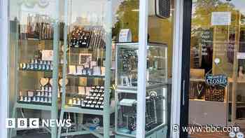 Two men admit stealing £28k worth of jewellery