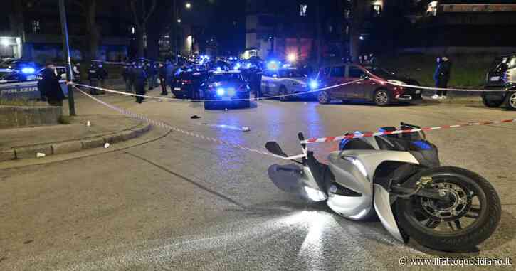 Sparatoria nella periferia nord di Napoli: nell’agguato in strada uccisi due uomini di 32 e 34 anni