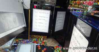 Nino (18) is twee weken eigenaar van broodjeszaak, dan knalt een auto tegen zijn gebouw: ‘Dit is klote’