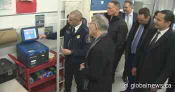 Federal, provincial politicians tour Manitoba border crossing as show of unity, security