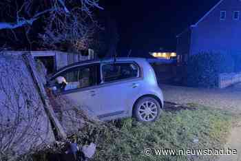 Bocht gemist en te pletter tegen een muurtje: bestuurster lichtgewond