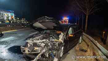 Geisterfahrerin (18) stirbt bei Frontalzusammenstoß auf Bundesstraße – Schwester schwer verletzt