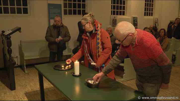 Schokland - Klok kerkje luidt 305 keer tijdens herdenking watersnoodramp 1825