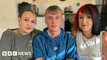 Losing mum 'feels like pressing pause on my life'