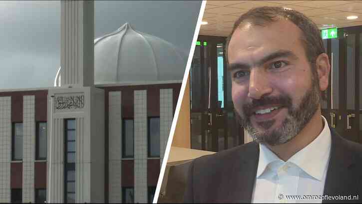 Almere - Raadslid Buyatui voelt zich bedrogen over 'moskeespionage': 'Woest. Ik ben echt boos'