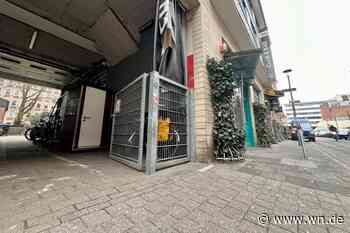 Plötzlich stand er mit zwei Messern vor bekanntem Club