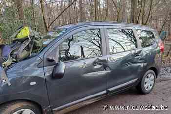 Jos ging anderhalf uurtje wandelen en vond z’n auto nadien zwaar gehavend terug