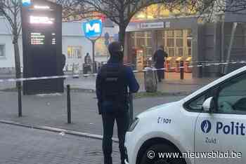 Onbekenden schieten met kalasjnikov in de lucht en vluchten Brussels metrostation in, MIVB waarschuwt voor enorme drukte