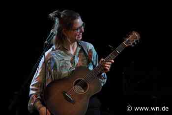 Wie sich eine Musikerin ihrer Angststörung auf der Bühne stellte