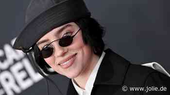 Blanco Nails: Billie Eilish trägt den stylischen Nageltrend 2025