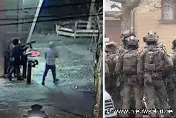 Beelden tonen hoe mannen met kalasjnikov in de lucht schieten en Brussels metrostation in vluchten, MIVB waarschuwt voor enorme drukte
