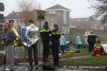 Jongens redden oudere vrouw uit water