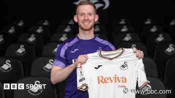 Swansea sign Forest midfielder O'Brien on loan