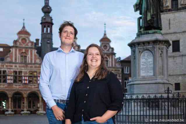 Emily en Daan krijgen versterking bij politieke podcast: “Een expert voor extra duiding en onze huisdichter maakt een poëtische samenvatting”