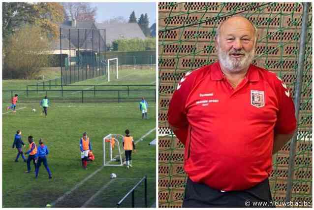 Een jaar geleden kreeg scheidsrechter Johan hartstilstand op het veld, maar binnenkort viert hij 70e verjaardag: “Dankbaar dat ik er nog ben”