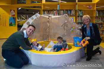 Hier is de leeshoek voor baby’s en peuters extra knus met een boekenbad, verkleedkleren en knuffels: “Voorlezen geeft een boost voor de woordenschat van kinderen”