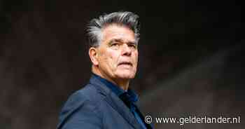 Emile Ratelband voelt zich hartstikke jong, maar mag hij van de rechter de leeftijd in zijn paspoort aanpassen?