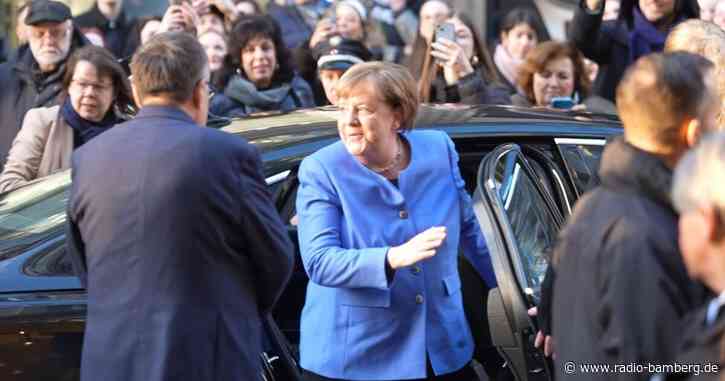 Merkel signiert ihr Buch «Freiheit» – Ansturm vor Buchladen
