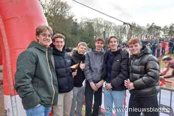 Parkcross groeit uit tot volksfeest: “Nu het gratis is, kunnen we pintje extra drinken”