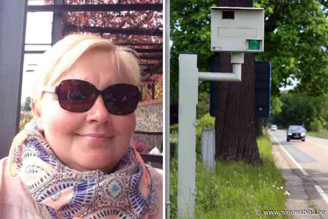 Vrouw die onterechte flitsboete kreeg door fout met nummerplaat is vrijgesproken: “Nu bekijken hoe ik mijn geld kan recupereren”