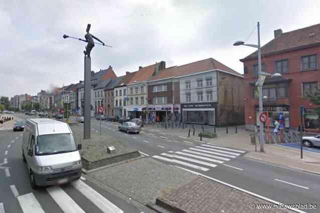 Verzakte kasseien op Markt (N9) hersteld: verkeer moet over één rijvak