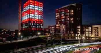 Opvallende verlichting woontoren Nijmegen-Noord is ‘verlaat kerstcadeau’