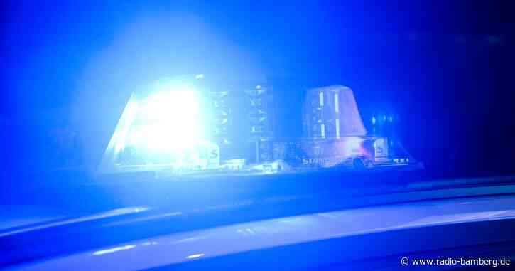 Kollision mit Auto auf Bundesstraße – Radfahrer stirbt