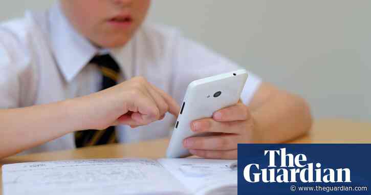 School phone bans alone do not improve grades or wellbeing, says UK study