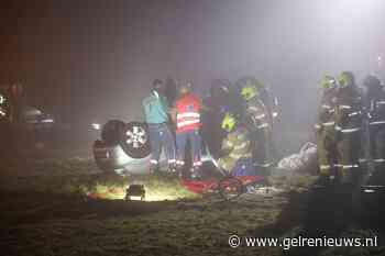 Auto slaat over de kop, bestuurster gewond