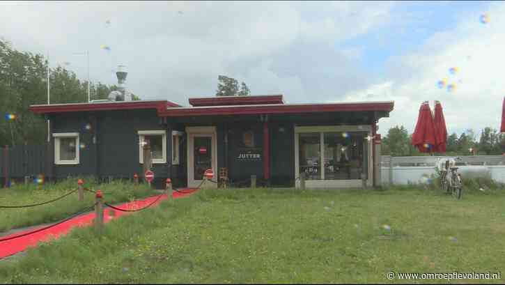 Almere - Strandbrasserie overweegt kustplannen Almere Haven tegen te houden: 'Gemeente niet eerlijk'
