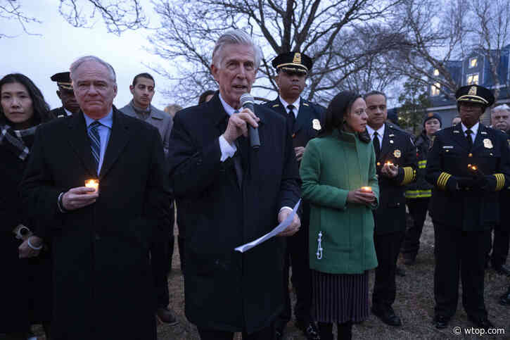 Victims of midair plane crash near Reagan National Airport honored at Alexandria vigil
