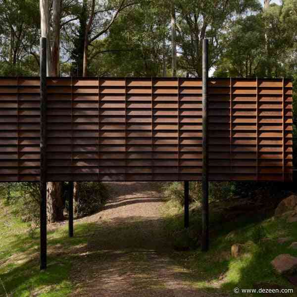 Robbie Walker covers Sawmill Treehouse in Australia with slatted steel