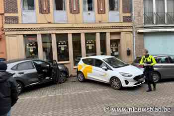 Wandelende vrouw belandt onder auto na botsing in Bilzen: slachtoffer naar ziekenhuis gebracht