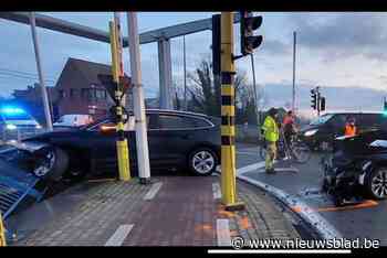 Bestuurster (29) lichtgewond na verkeersongeval op Gistelbrug