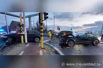 Bestuurster (29) lichtgewond na verkeersongeval op Gistelbrug
