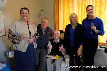 Oudste inwoner blaast 100 kaarsjes uit