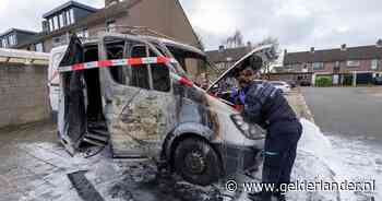 Arnhemmer schrikt wakker van knal en ziet dan dat hij wéér slachtoffer is van autobrand: ‘Is het persoonlijk?’