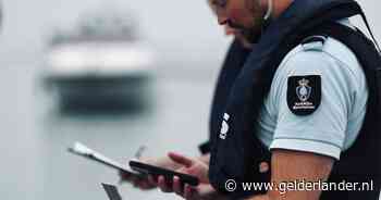 Arnhemmer (23) wil bekenden ophalen op Eindhoven Airport, maar moet na controle mee met marechaussee