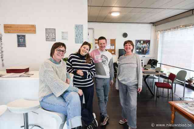 Ontmoetingshuis voor psychisch kwetsbare mensen heropent op nieuwe locatie: “Kompas geeft hen duwtje in goede richting”